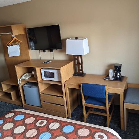 Super 8 By Wyndham Baxter/Brainerd Area Hotel Ngoại thất bức ảnh