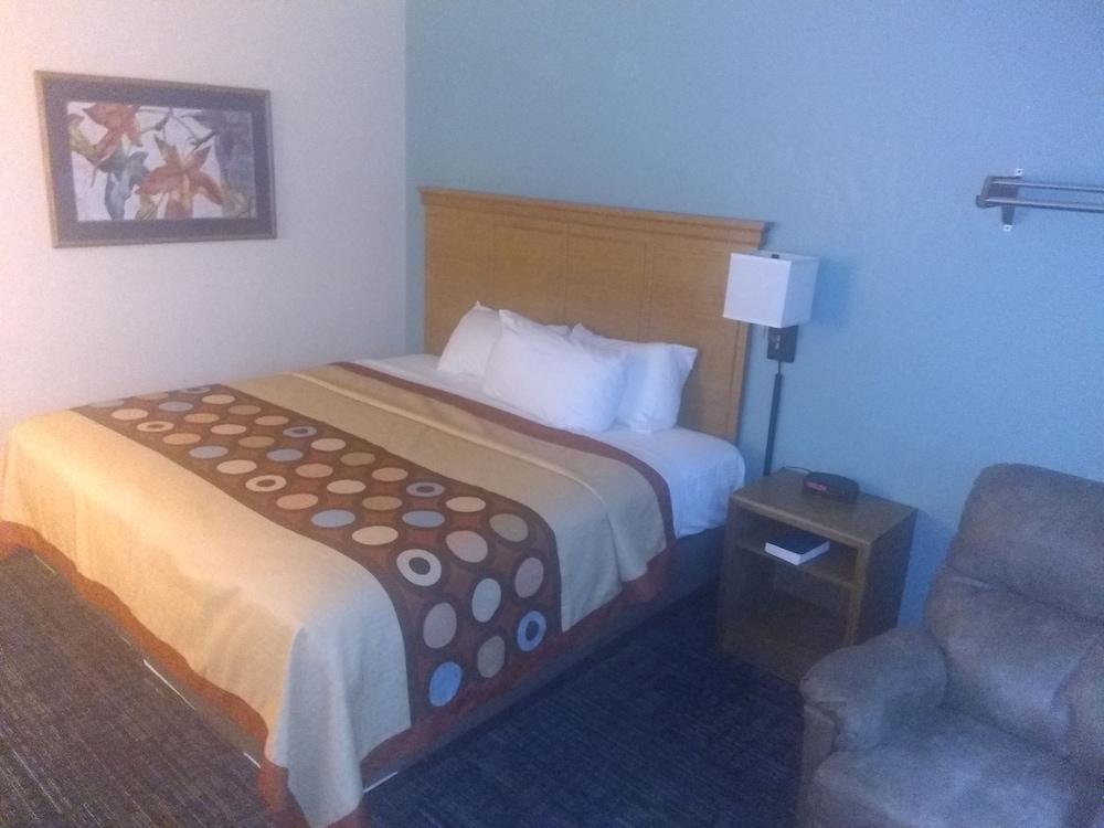 Super 8 By Wyndham Baxter/Brainerd Area Hotel Ngoại thất bức ảnh