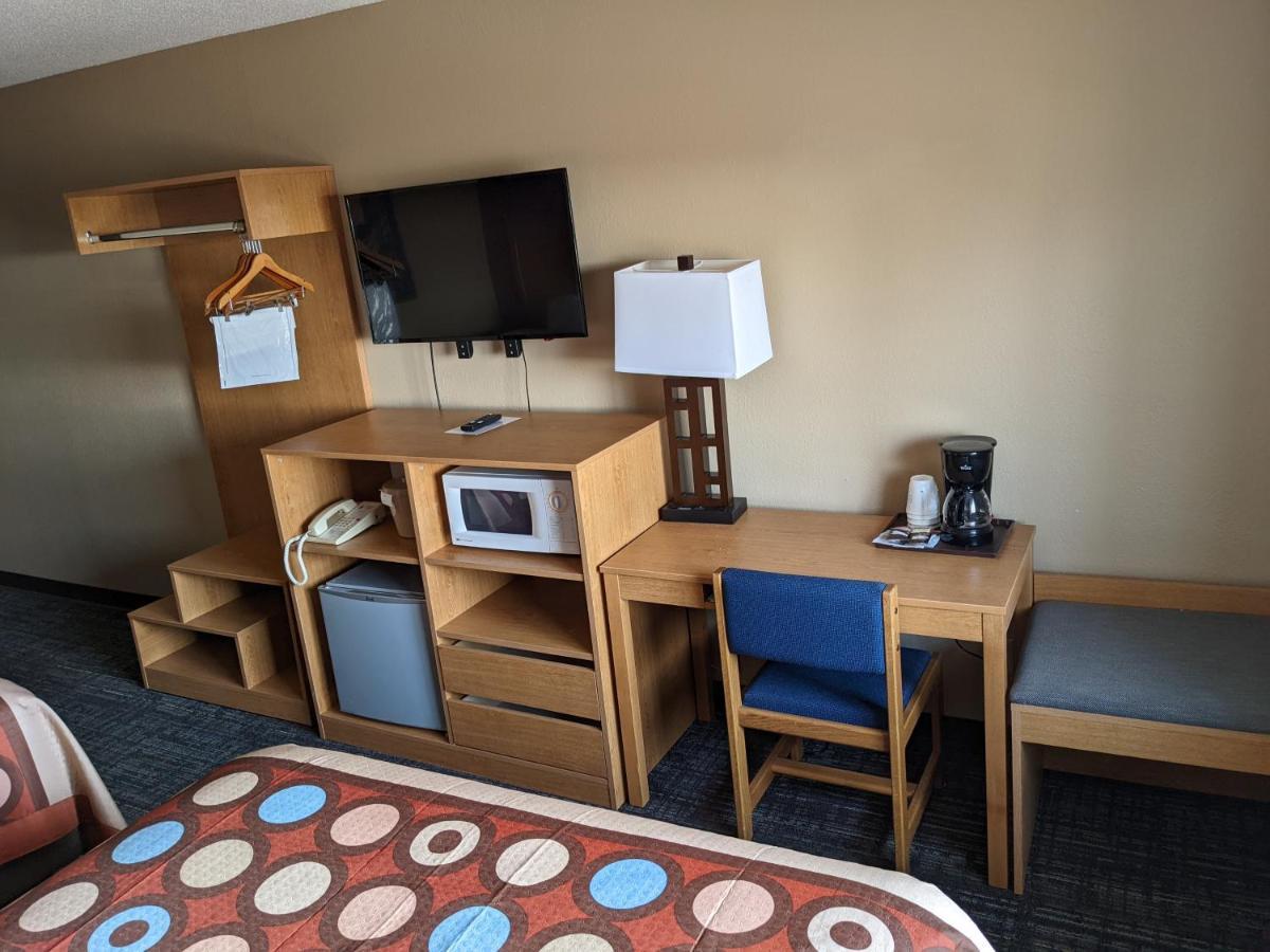 Super 8 By Wyndham Baxter/Brainerd Area Hotel Ngoại thất bức ảnh