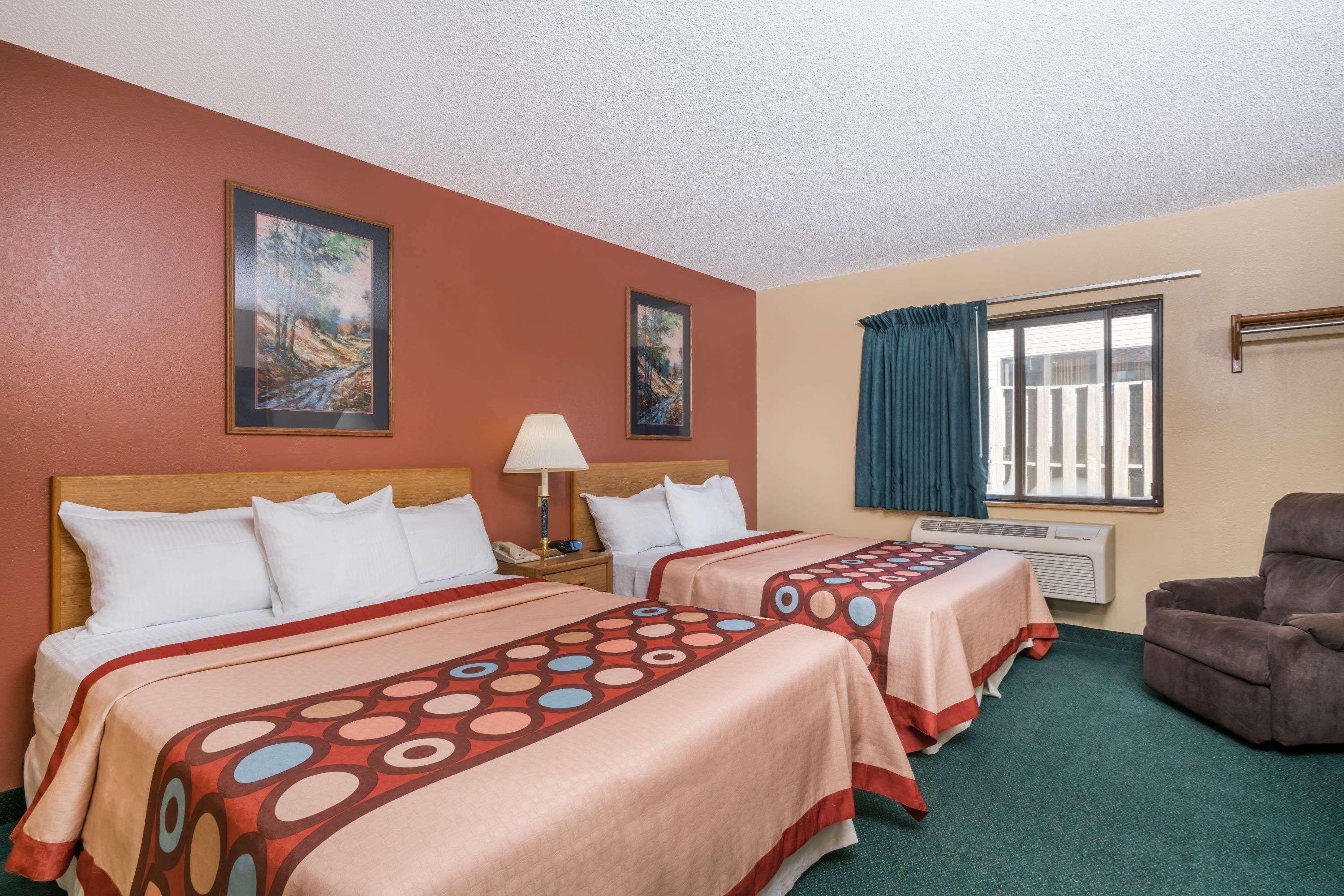 Super 8 By Wyndham Baxter/Brainerd Area Hotel Ngoại thất bức ảnh