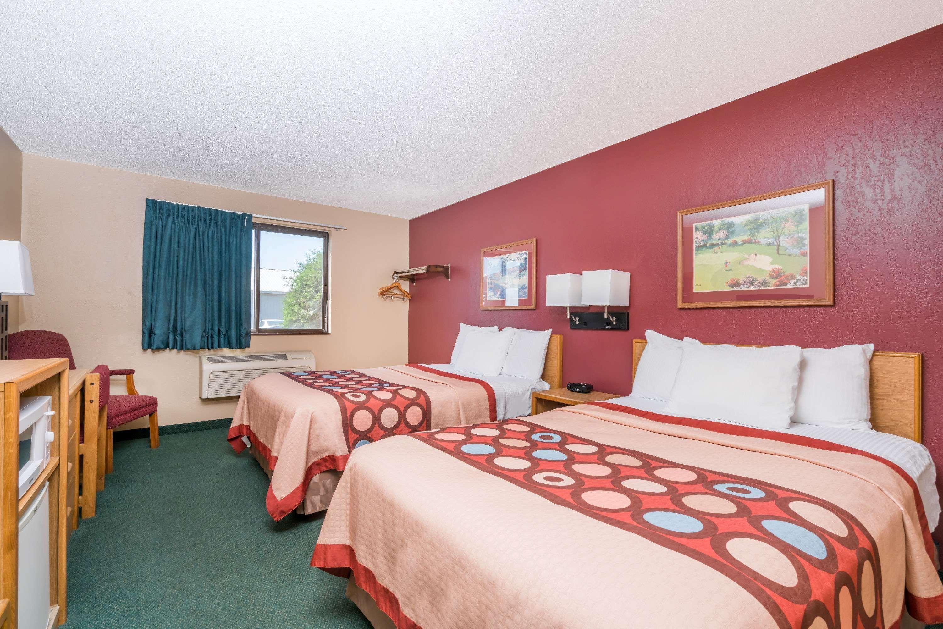 Super 8 By Wyndham Baxter/Brainerd Area Hotel Ngoại thất bức ảnh