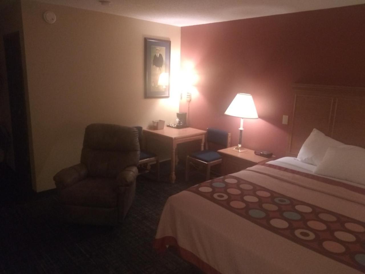 Super 8 By Wyndham Baxter/Brainerd Area Hotel Ngoại thất bức ảnh